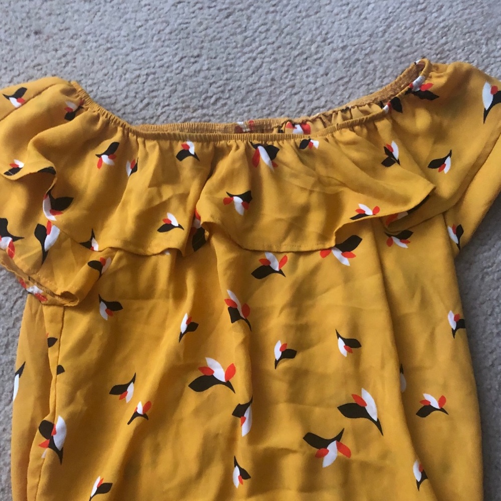 CUTE DRESSY OFF THE SHOULDER TOP 💛